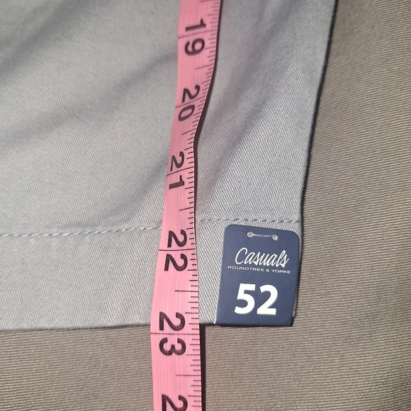 Roundtree and Yorke BigMan Classic Fit pleated Gray Men's Shorts in a 52. - Picture 6 of 7